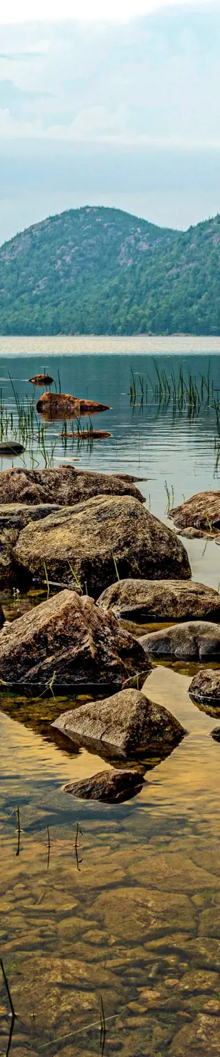 Beobachte den warmen Sonnenuntergang vom Cadillac Mountain